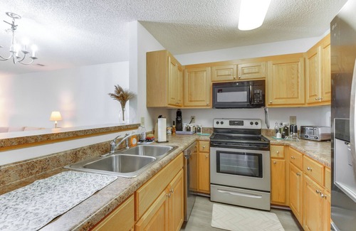 Six Mile Condo | Scenic Outdoor Space: Lake Keowee Retreat!