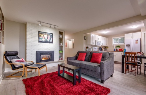 Central Okanagan Apartment | Scenic Ponderosa Pines Suite in Peachland British Columbia, Canada