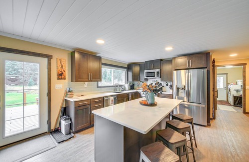 Priest River House | Scenic Priest Lake Vacation Rental: Deck + Views!