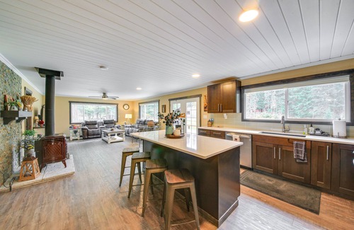 Priest River House | Scenic Priest Lake Vacation Rental: Deck + Views!