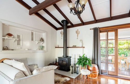 Lower Beechmont Ski Chalet | Scenic Rim Retreat: Mountain Oasis With Spa & BBQ