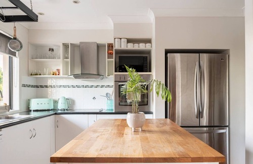 Lower Beechmont Ski Chalet | Scenic Rim Retreat: Mountain Oasis With Spa & BBQ