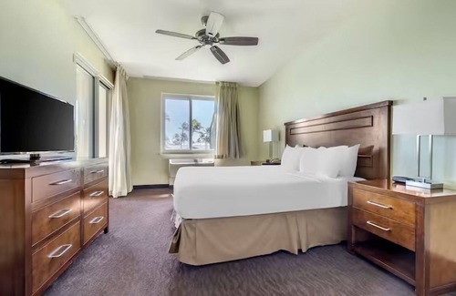 Poipu Hotel | Scenic Stay by Poipu Beach + Free Parking and Outdoor Pool + Kitchen