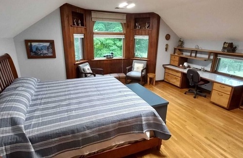 Paris Other | Scenic Stillwater Retreat in rural KY Horse Country, WiFi/AC, Fishing/Canoeing