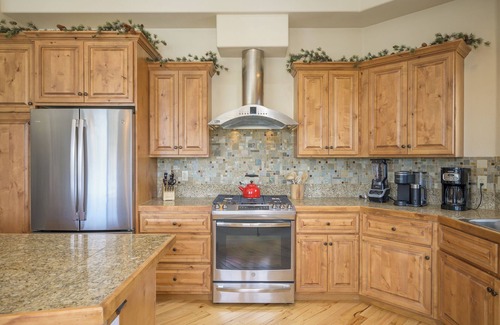 Bear Crossing House | Scenic townhouse w/hot tub & fireplace