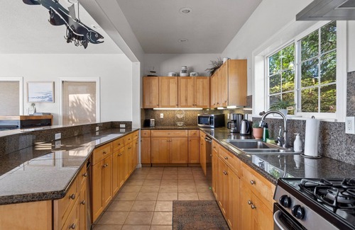 Sandy House | Scenic View Lodge | Hot Tub/Deck | Inspiring View