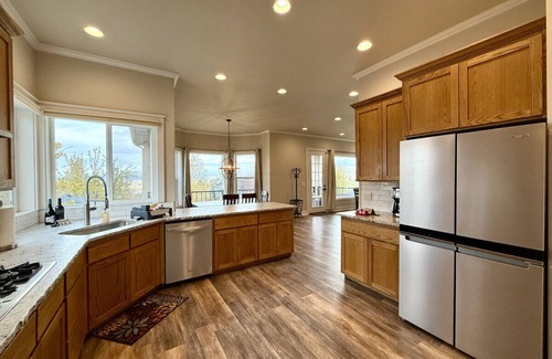 Baker City House | Scenic Views Home, Gorgeous Views! 4 Bdrm, 4 Bath, Local Golfing 50% Off!