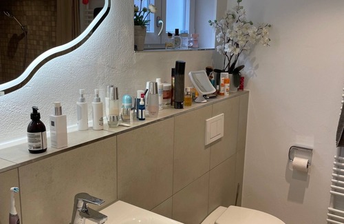 Tutzing Apartment | Schöne 2-zimmerwohnung Sehr Ruhig Gelegen, See- und Bahnhof 5 Minuten Entfernt