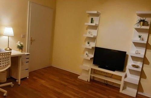 Nonnweiler Apartment | Schöne Ferienwohnung mit Balkon und Garten
