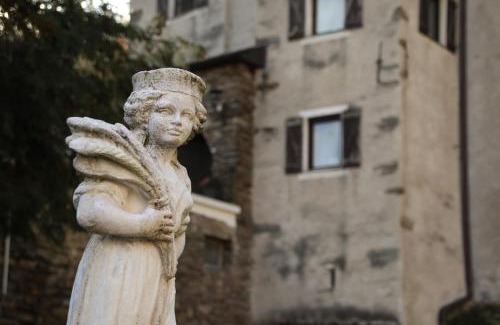 Huettenberg House | Schloss Süßenstein