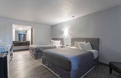 Osage Beach Hotel | Schmidt's Creek Hotel