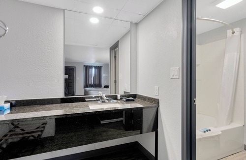 Osage Beach Hotel | Schmidt's Creek Hotel