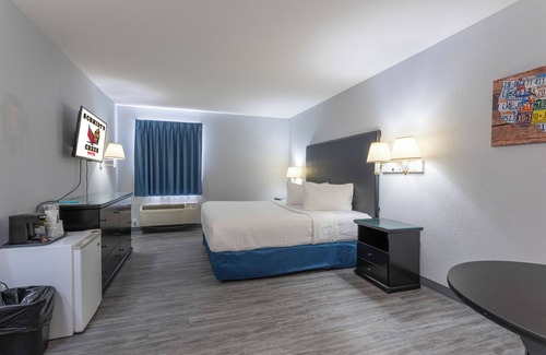 Osage Beach Hotel | Schmidt's Creek Hotel