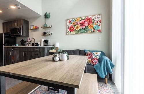 South Kansas City Apartment | Scholars Row 109 - Studio Suite!