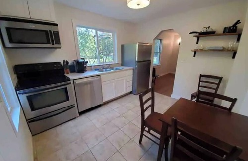 Bloomington Cottage | School house cottagen