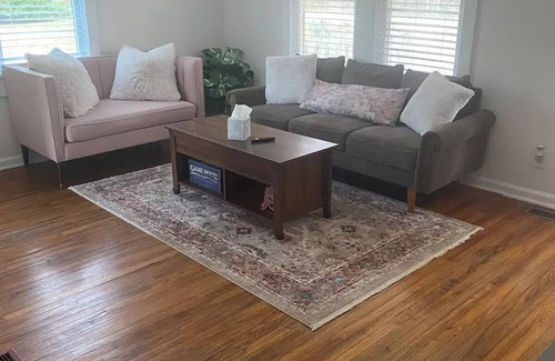 Bloomington Cottage | School house cottagen