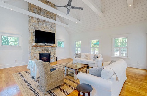 Wellfleet House | School Street Gardens