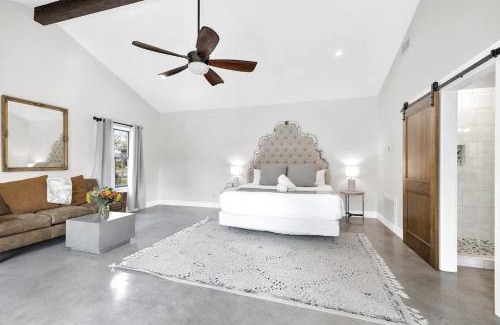 Fredericksburg House | Schubert Inn Cottage - Pool - Walk to Main St