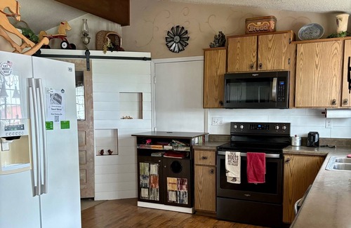Shelbina House | Schwieter Land & Livestock offers cowboy charm plus all the modern amenities
