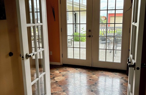 Shelbina House | Schwieter Land & Livestock offers cowboy charm plus all the modern amenities