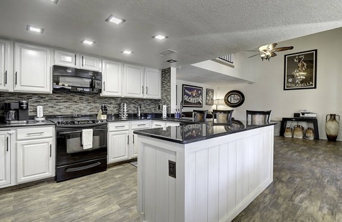 Sunset Ridge House | Scottsdale Kierland Compound w/Large Hot Tub!