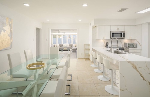 Park Scottsdale 18 House | Scottsdale Lux Home 7 beds, 5 TVs, pool, pets ok, jetted tub, large private yard