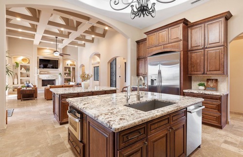 North Scottsdale House | Scottsdale Oasis: 6BR, Dual Pools & 12-Person Spa