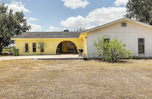 Harlingen Cottage | Screened Porch: Remote Harlingen House!