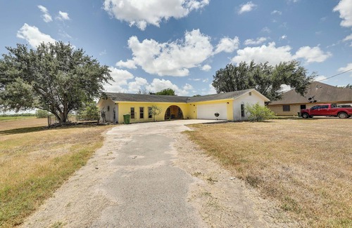 Harlingen Cottage | Screened Porch: Remote Harlingen House!