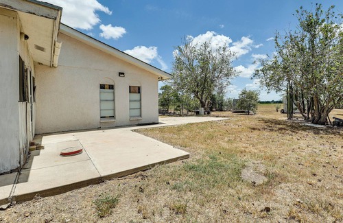 Harlingen Cottage | Screened Porch: Remote Harlingen House!