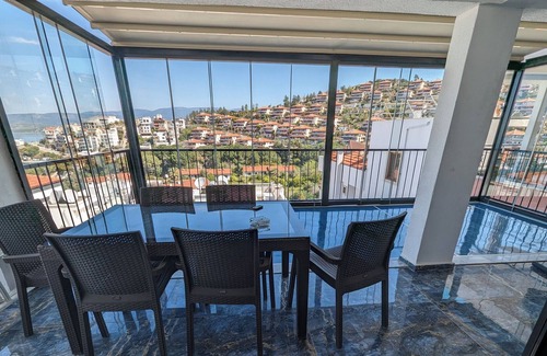 Gulluk Apartment | Sea Breeze Apartment is Situated 5km From Bodrum-milas Airport & 5mins to Beach
