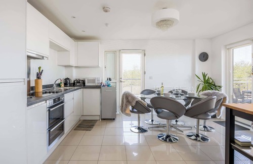 Bournemouth City Centre Apartment | Sea Breeze - Close to Bournemouth Beach