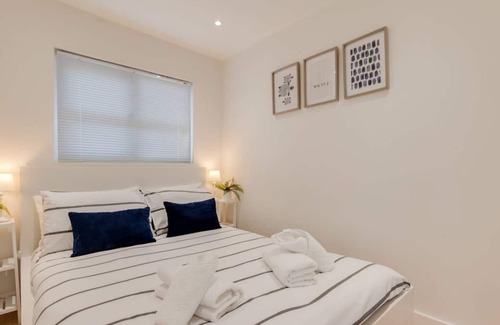 Mumbles Ski Chalet | Sea Breeze in the beautiful Swansea