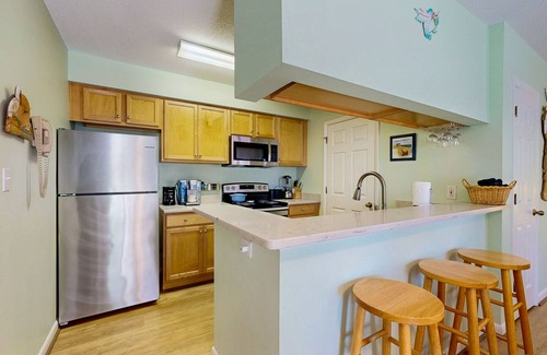 Bethany Beach Condo | Sea Colony newly-remodeled condo with access to pools, tennis, & a private beach