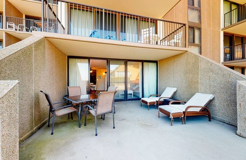 Bethany Beach Condo | Sea Colony Ocean 1st-floor condo with pool & basketball court