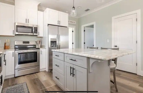 Orange Beach House | Sea Colors l Steps to Deeded Beach Access l Large Community Pool l 4Beds 3.5Bath