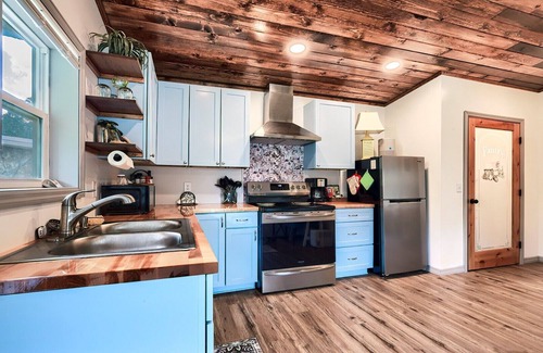 Crystal River House | Sea Cow Cabin Tiny Home Near Springs w/Yard, Fire Pit & Relaxing Porch