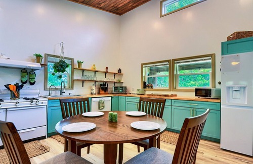 Crystal River House | Sea Cow Retreat - Near Springs + Porch, Covered Deck & Fire Pit