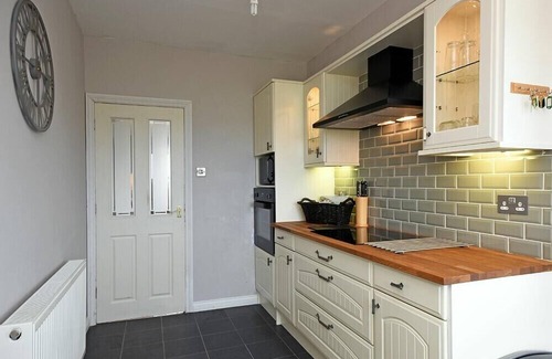 Beadnell Cottage | SEA CROFT, pet friendly, with open fire in Beadnell