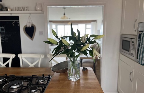 Peacehaven Cottage | Sea Facing 2BD Terraced Home - Peacehaven