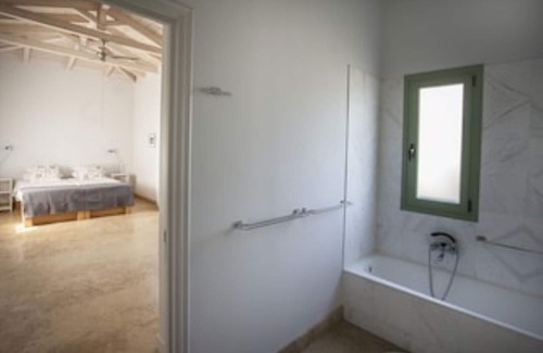 Kontos Villa | Sea-facing Villa With Private Pool