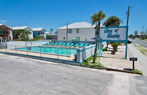 Crescent Beach Apartment | Sea Foam Suites | Play in the Sand, not Snow!