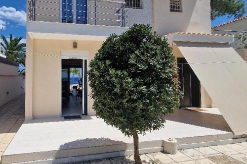 Isthmia House | Sea Front Villa near Athens