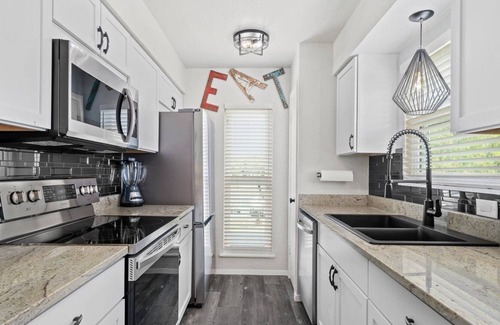 Sailhouse Condo | Sea La Vie | Access to Lighted Fishing Pier + Pool