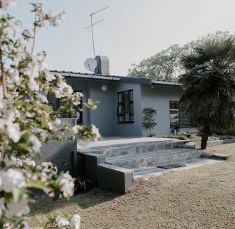 Port Edward House | Sea La Vie- beach cottage