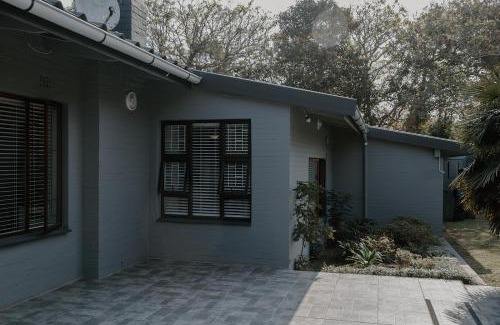 Port Edward House | Sea La Vie- beach cottage