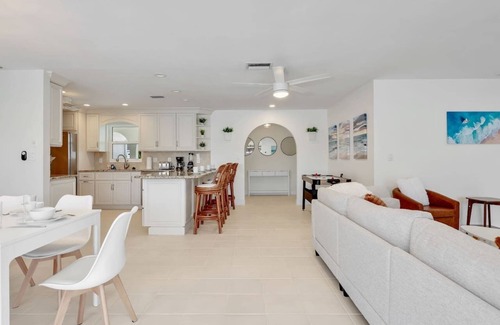 Yacht Club House | Sea La Vie - Cape Coral