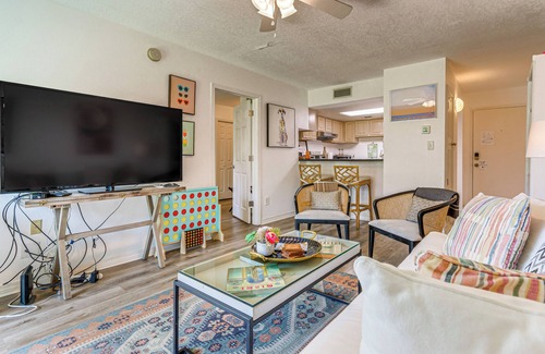 Villa Sabine Condo | ‘Sea La Vie’ Condo: Pensacola Beach Access!