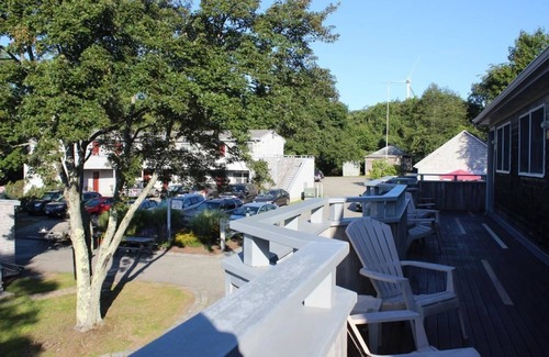Gloucester Hotel | Sea Lion Motel and Cottages