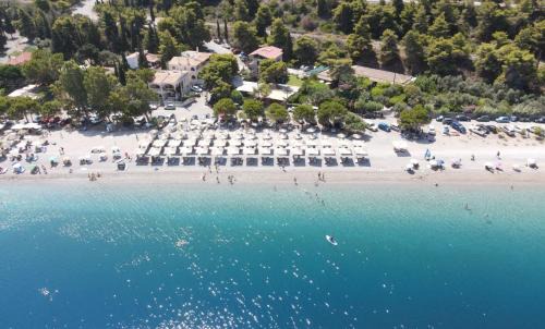 Trapeza Apartment | Sea & Mountain Horizon by Myrto